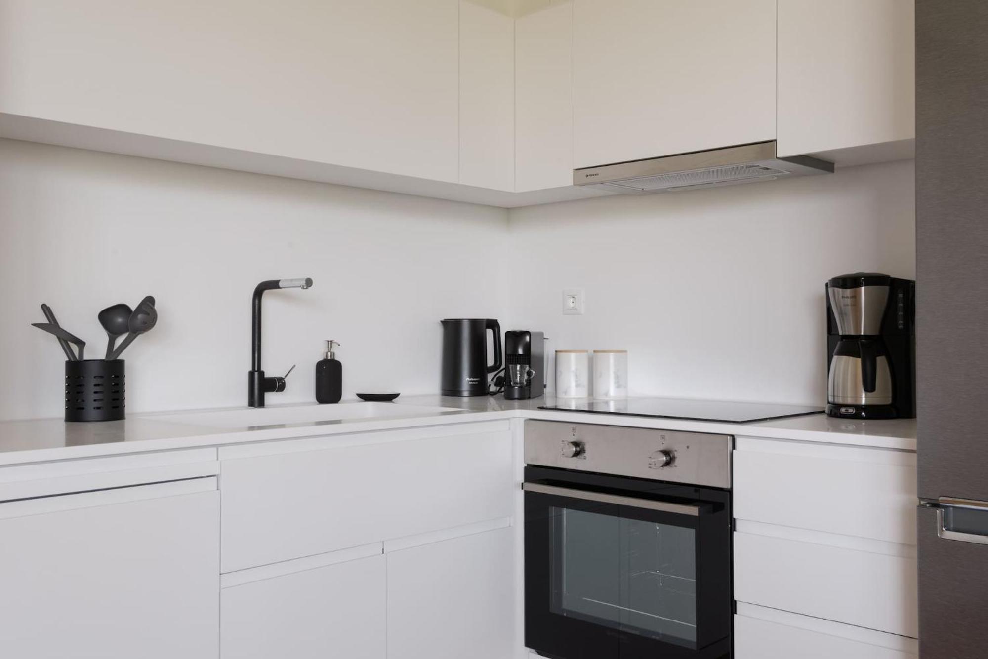 Urban Apt With Stunning Acropolis View & Roofdeck Athènes Extérieur photo