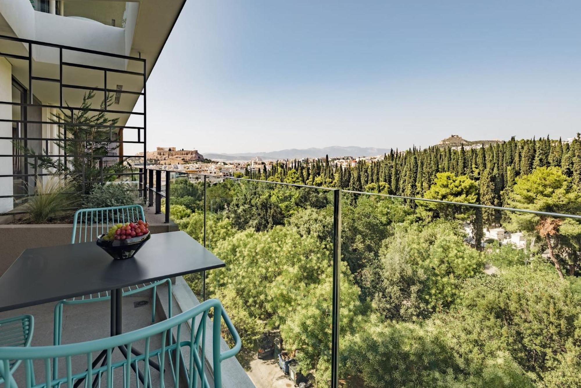 Urban Apt With Stunning Acropolis View & Roofdeck Athènes Extérieur photo